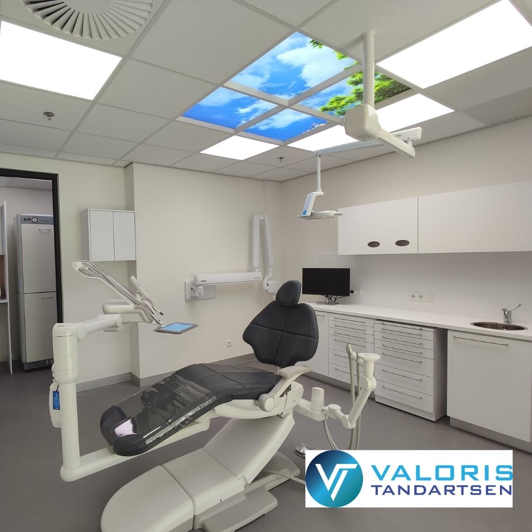 Valoris dental treatment room with dentled LED light