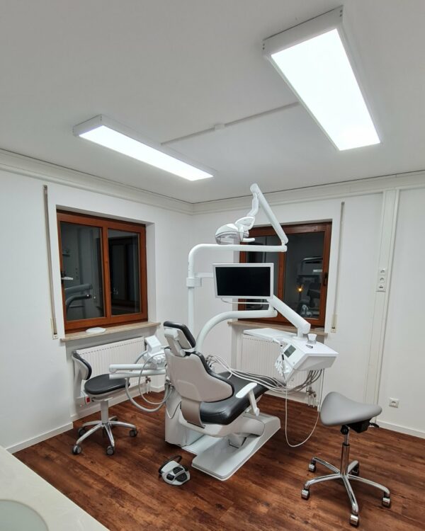 Zahnatelier Künzing treatment room with Dentled LED treatment room lights
