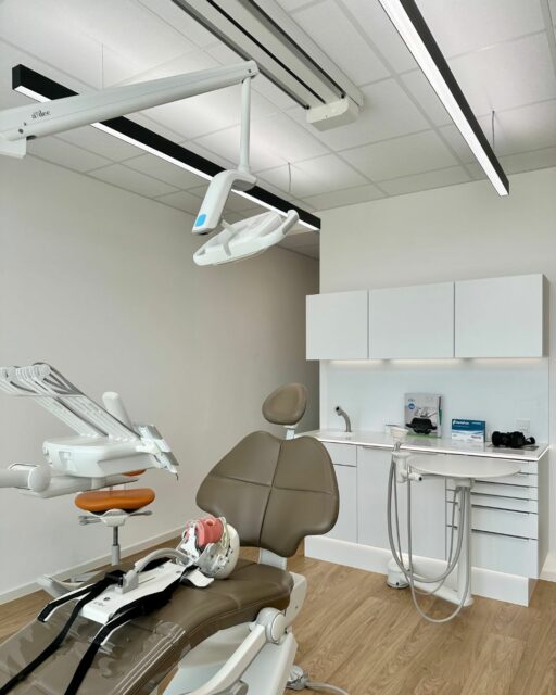 PHL22 Black dentist treatment room led lights