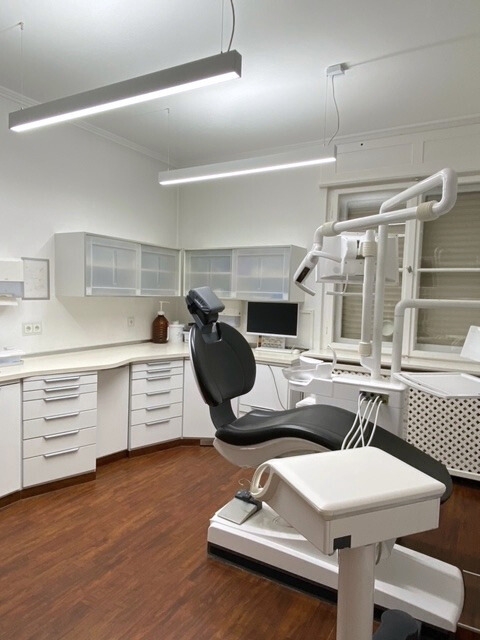 Dental Clinic Renovation in Berlin - treatment room lights - Dentled