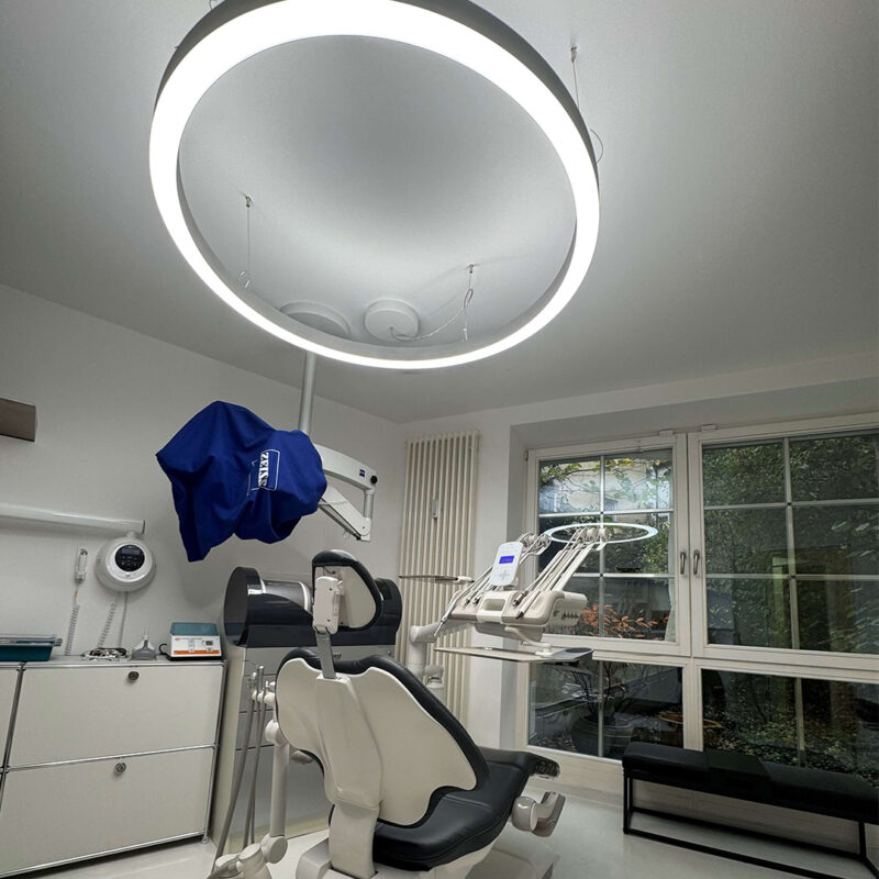 DentLed PVR120 lighting in a dentist's room in Munich