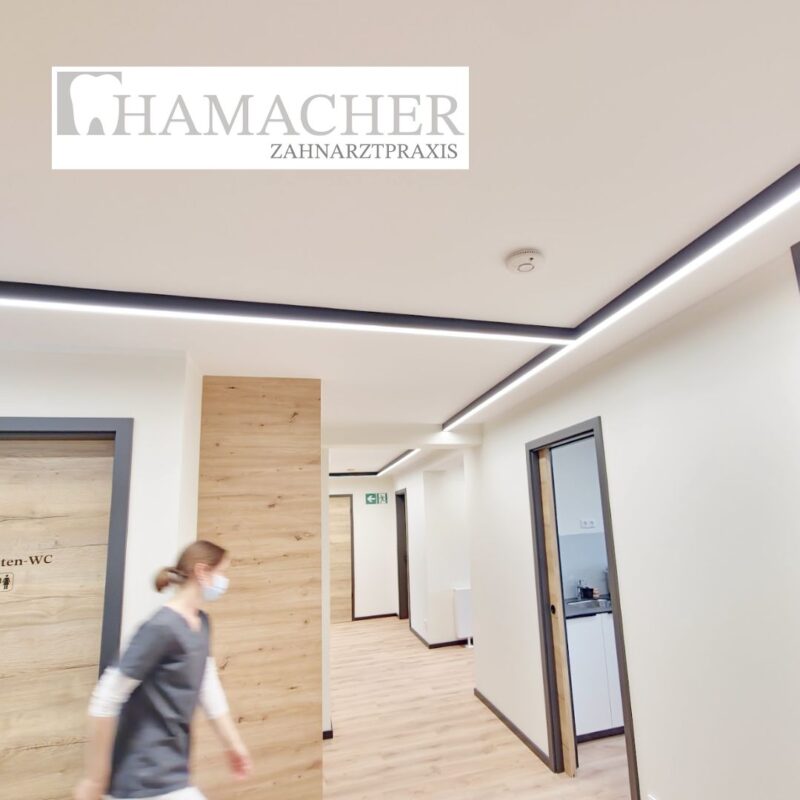 Clinic lobby in Mönchengladbach with DentLed daylight lighting installed by Yannick Hamcher.