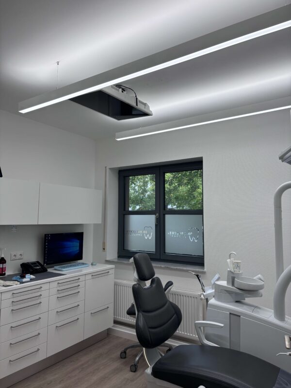 Full daylight-quality DentLed lighting in dental treatment room, Mönchengladbach