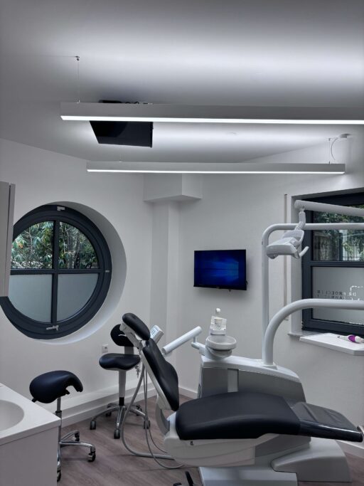 PHL18 Light Line White 1756mm Full Spectrum dual-linear dental lighting - Image 2