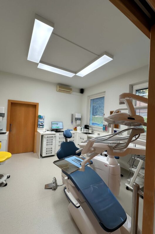 Full-spectrum DL120 lamps in three rooms at Suppan-Reichmann dental clinic