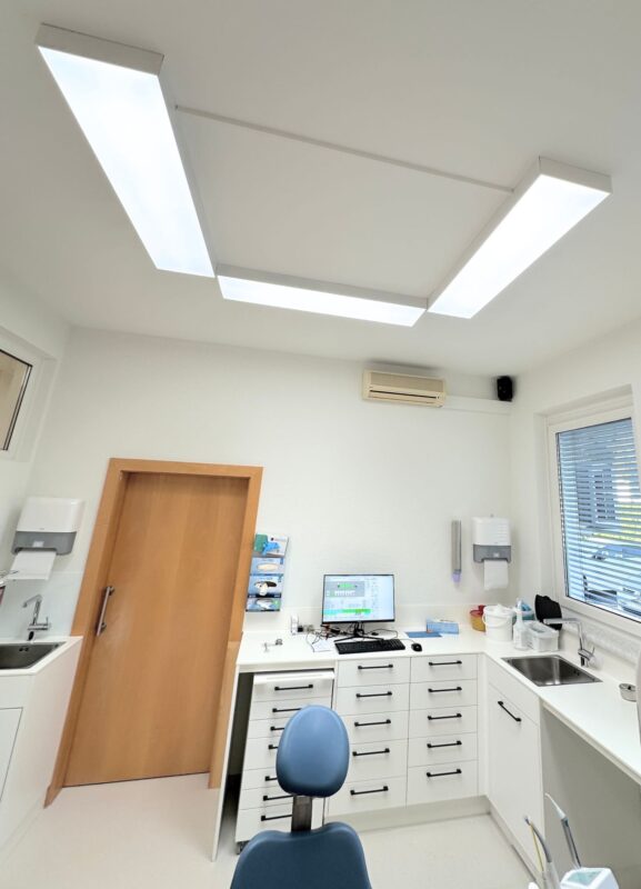 Dental Practice Suppan-Reichmann replaced its fluorescent lamps with DentLed DL120 daylight panels.