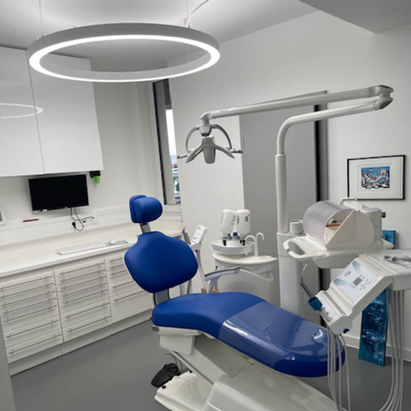 PVR 120 dental ring lights installed at Dr. Alexa Becker’s clinic in Blankenheim by DentLed