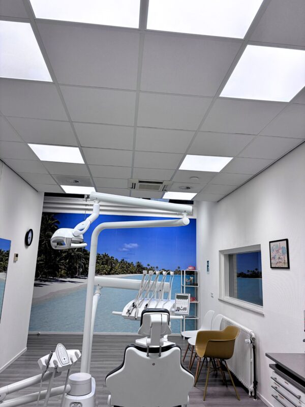 Natural daylight and eye-friendly illumination with DentLED DL60 LED panels in Dental Practice De Oude Vest treatment rooms.
