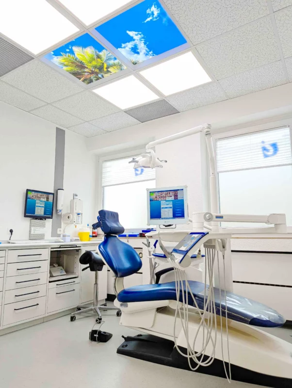 Six newly renovated treatment rooms at Zahnarztpraxis Dr. Grünewald designed with Dentled ceiling panels and optimal clinical lighting.