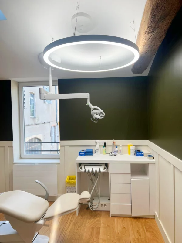 Dental treatment room with PVR150 ring luminaires providing uniform, flicker-free illumination