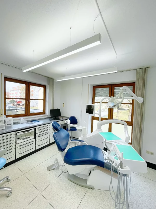Dentled PHL18 full-spectrum LED lamps illuminating modern dental treatment rooms with consistent brightness