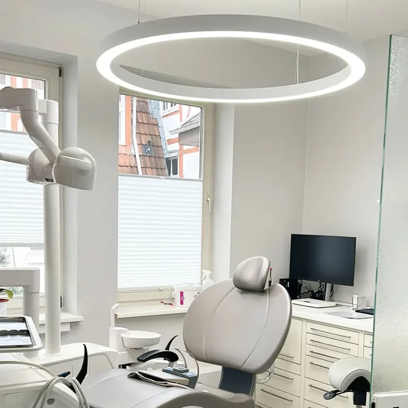 Dentled PVR120 Ring installed in the treatment room at Zahnarztpraxis Herrmann & Langl providing professional full spectrum dental lighting.