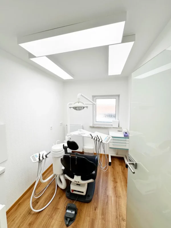 Renovated treatment room at Dr. Daniel Nolte Dental Practice featuring Dentled daylight LED lighting for improved clinical visibility and patient comfort.