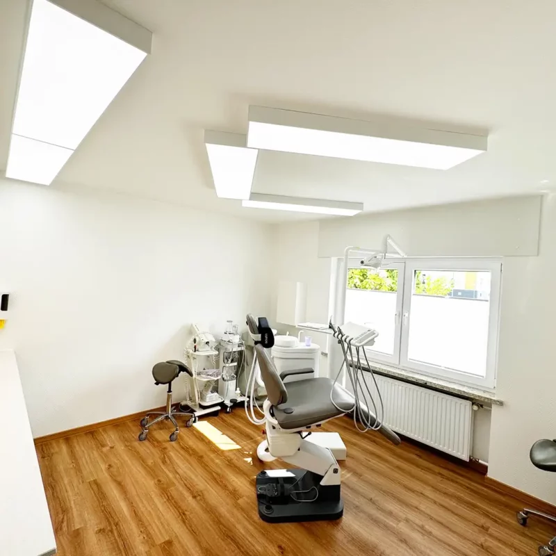 Dentled DL120 Full Spectrum Daylight LED Panels installed in the treatment rooms of Dr. Daniel Nolte Dental Practice in Eschenburg, Germany.
