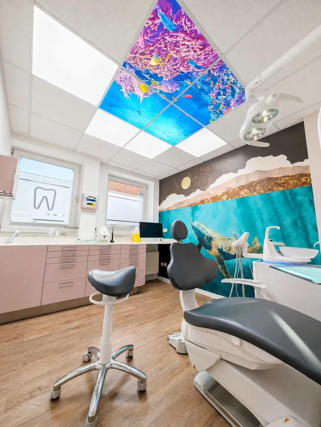 Dentled full-spectrum LED lighting creating bright, natural illumination in a dental treatment room at Dr. Nicola Deppe Dental Practice.