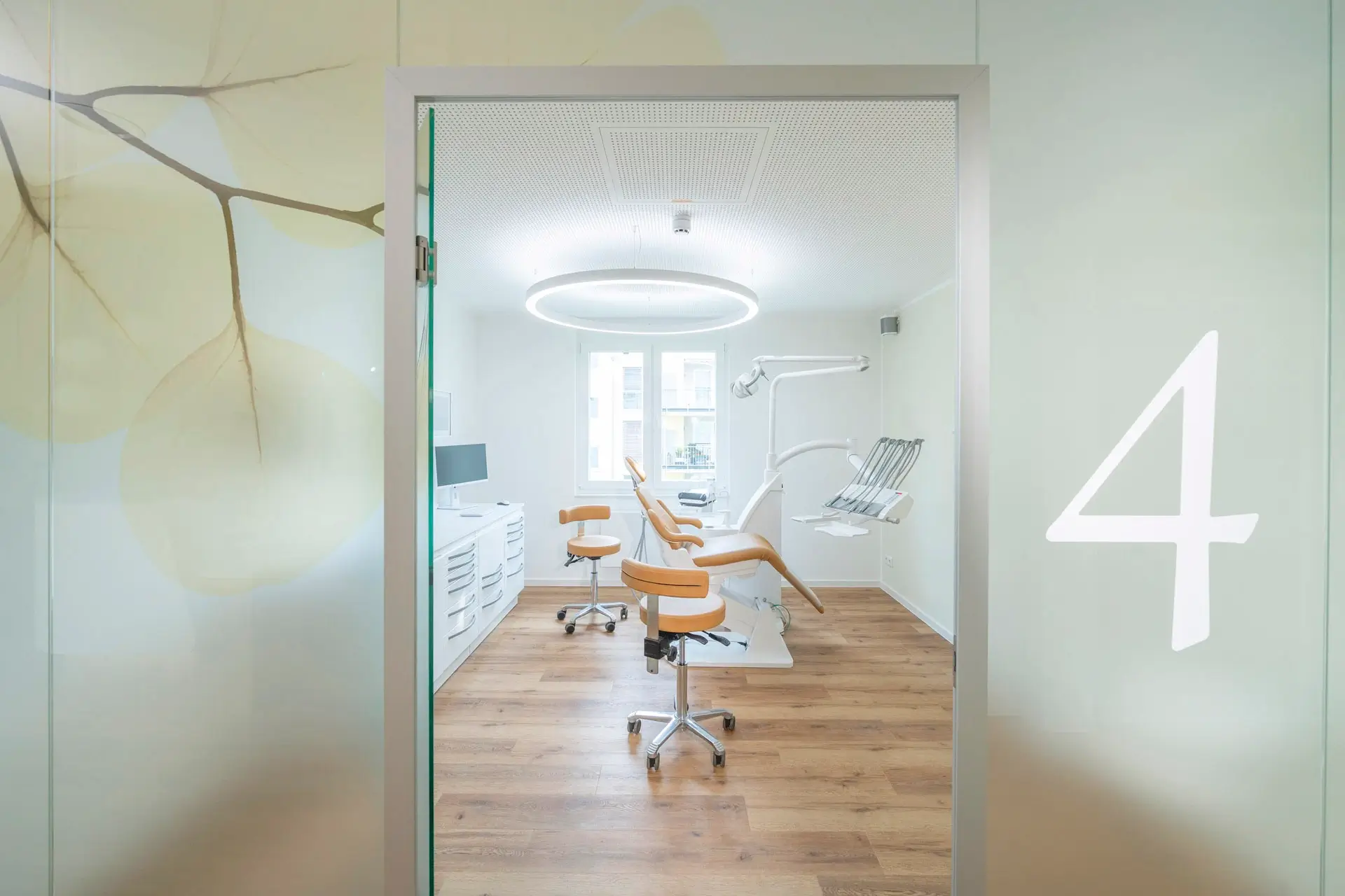 Dentled PVR150 full-spectrum lighting in a modern dental treatment room