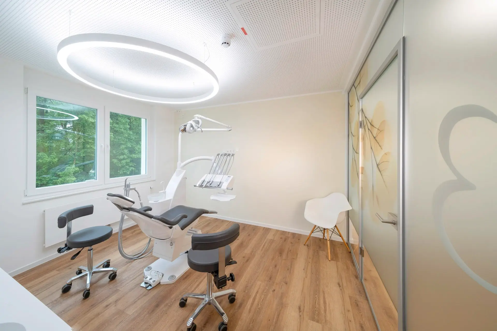 Dentled PVR150 circular luminaires for dental treatment rooms