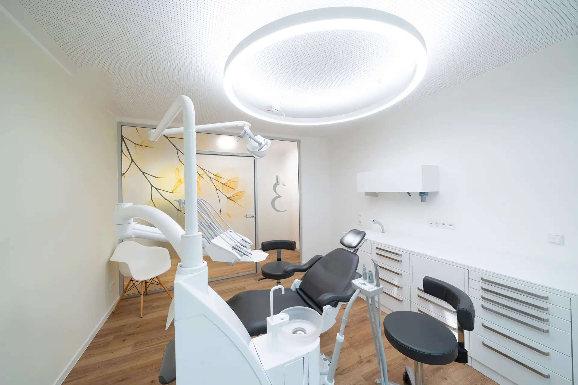 Full-spectrum dental lighting with CRI 97+ by Dentled PVR150
