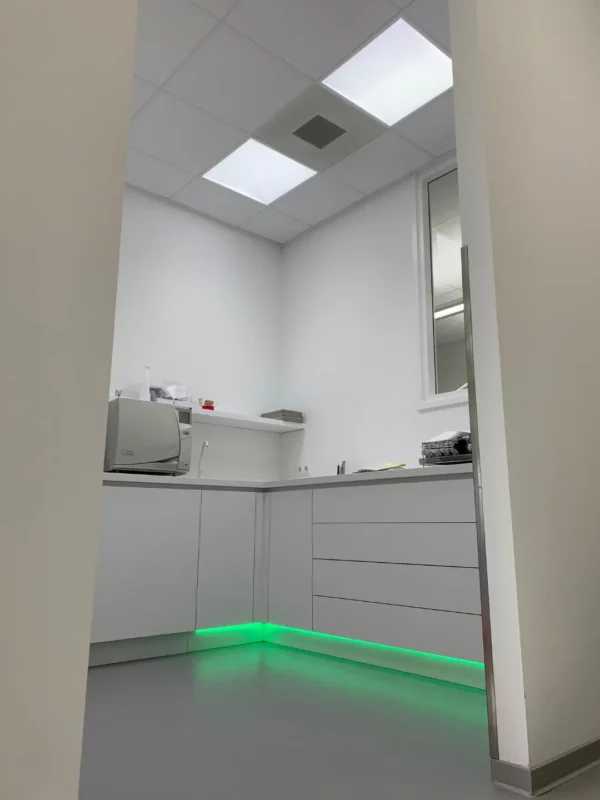 DL60-3 - Dentled Sterilasation room