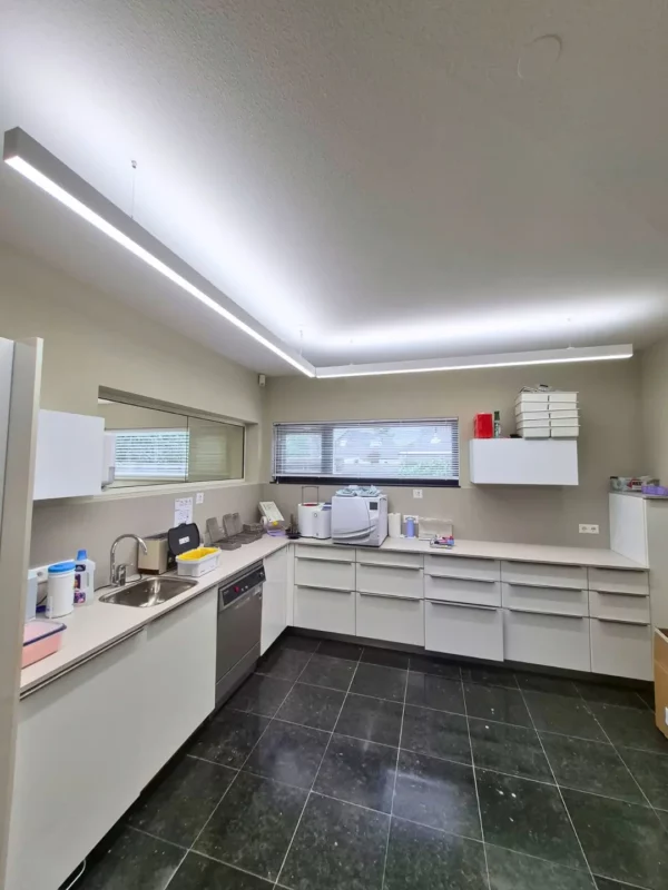 PHL22 - Dentled Sterilasation room