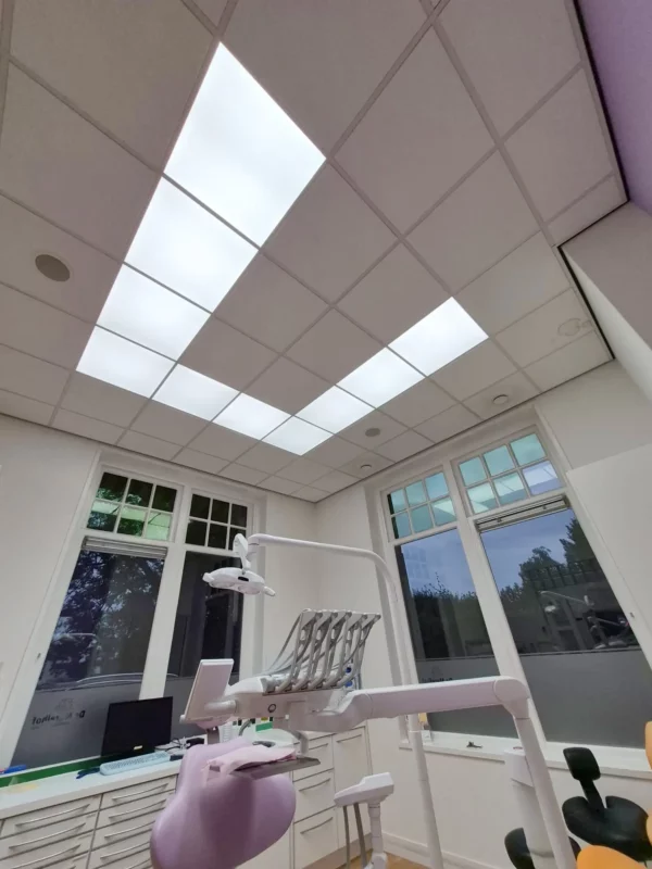 DentLED DL60 LED ceiling panels installed above a dental treatment room at De Merelhof
