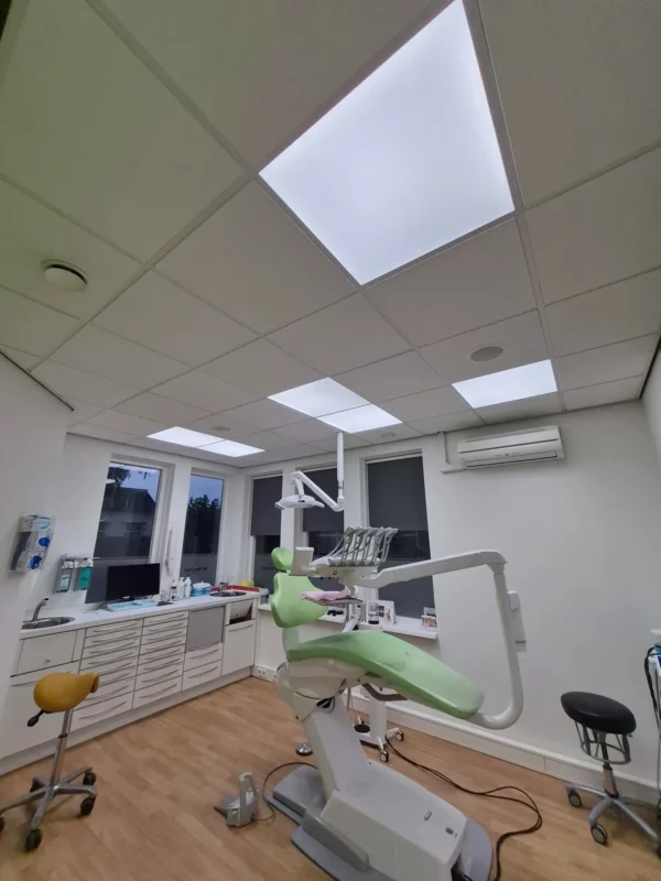 Dental treatment room in Hardenberg with DentLED DL60 full-spectrum daylight LED lighting