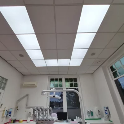 DentLED DL60 daylight LED panels illuminating a dental treatment room at De Merelhof in Hardenberg